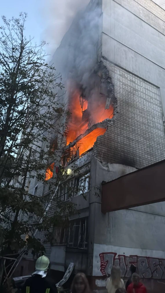 У Львові під час атаки РФ спалахнули будинки, є постраждалі3